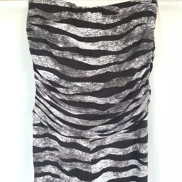 TILDON Strapless Jumpsuit - Picture 5 of 5